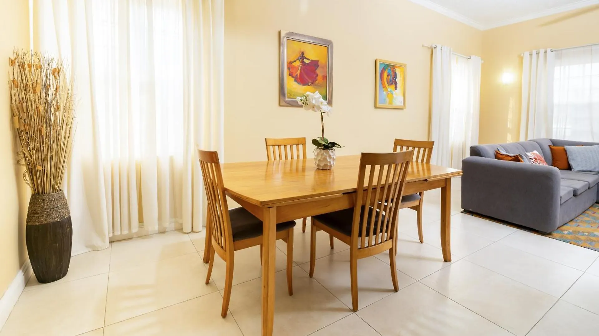 Choose To Be Happy At The Westbury - Two Bedroom Apartment Kingston