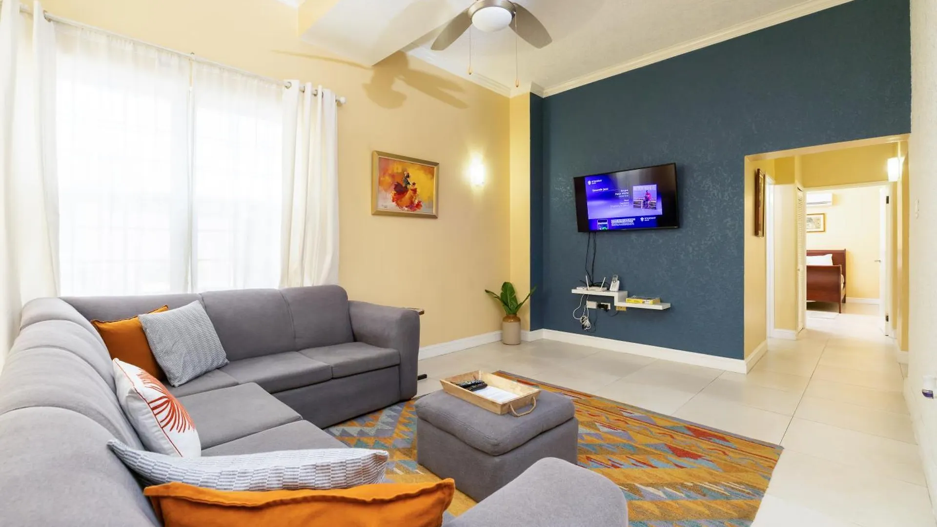 Choose To Be Happy At The Westbury - Two Bedroom Apartment Kingston